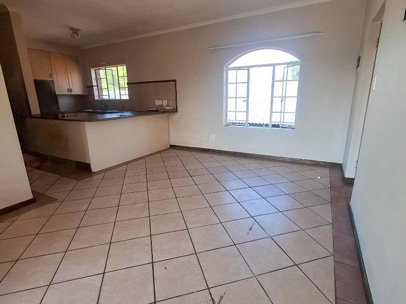 Charming 2-Bedroom Apartment in Windmill Complex, Mooikloof Ridge Estate - Photo 3