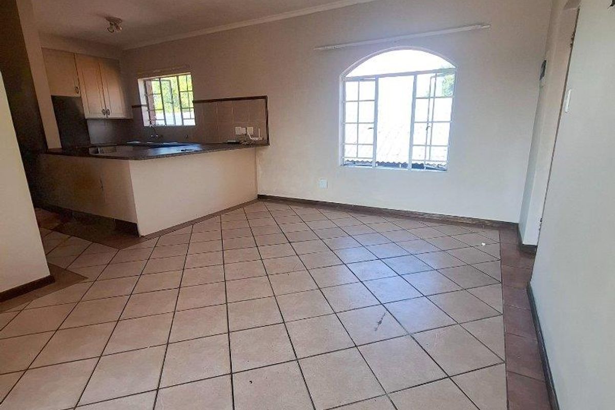 Charming 2-Bedroom Apartment in Windmill Complex, Mooikloof Ridge Estate - Photo 3