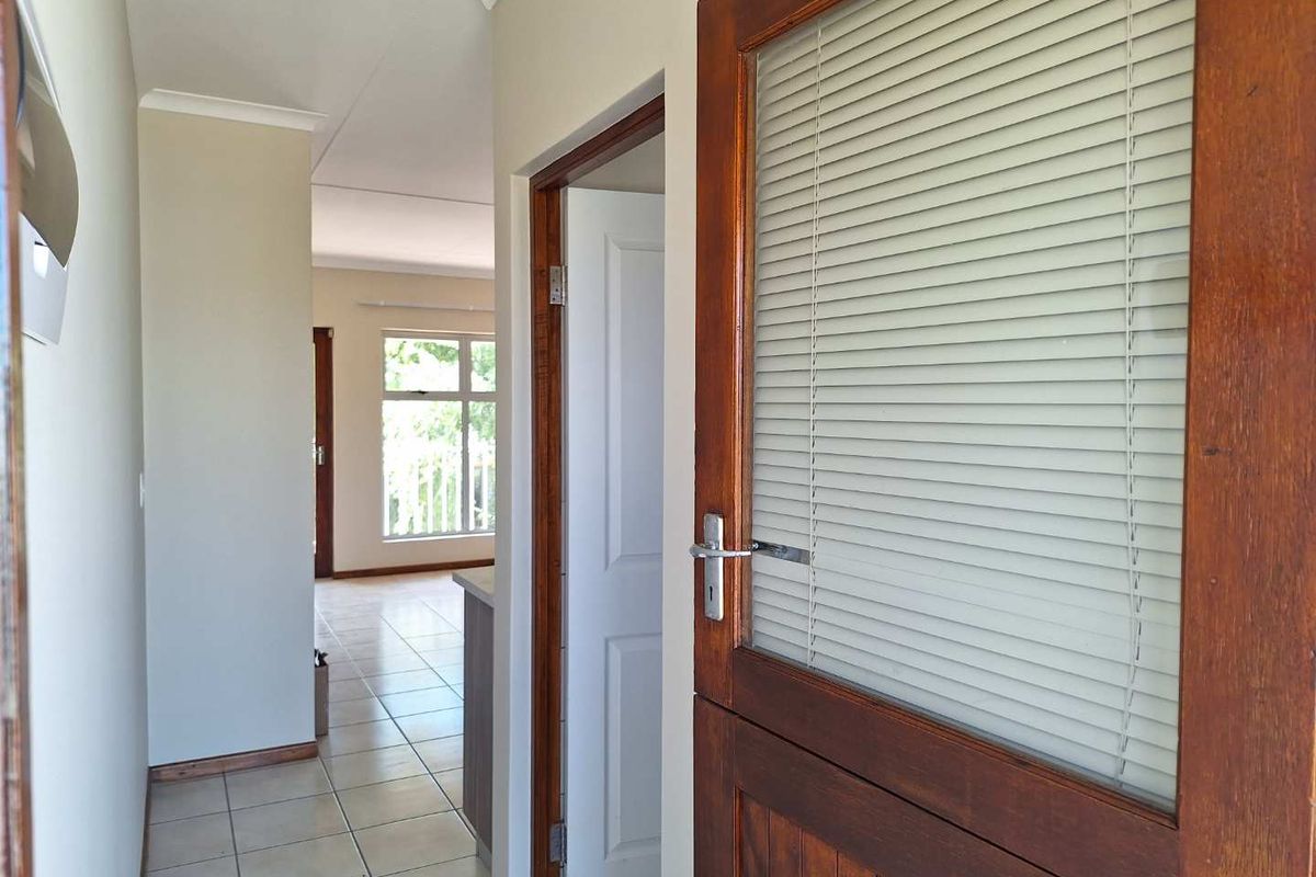 Fantastic Over 50's Convenient Living - Photo 3