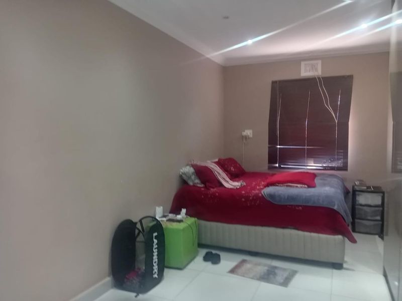 Investment-Ready Home with 3 Flatlets Income Potential - Photo 3