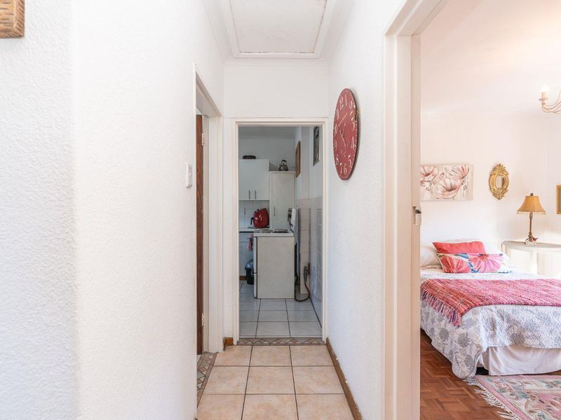 Tamboerskloof Gem with Garage - Photo 9