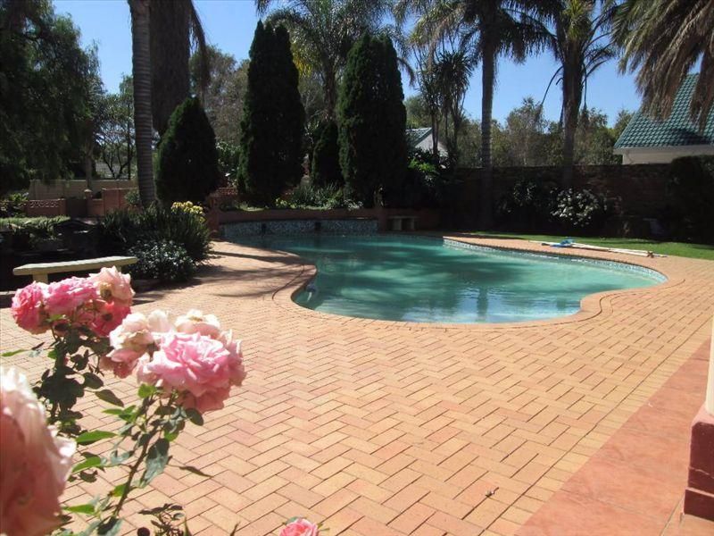 Comfort and space for an extended family in sought after Beyerspark - Photo 4