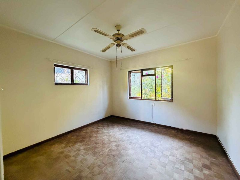 Hendra - Renovators Dream in Parkhill with endless Potential - Photo 8