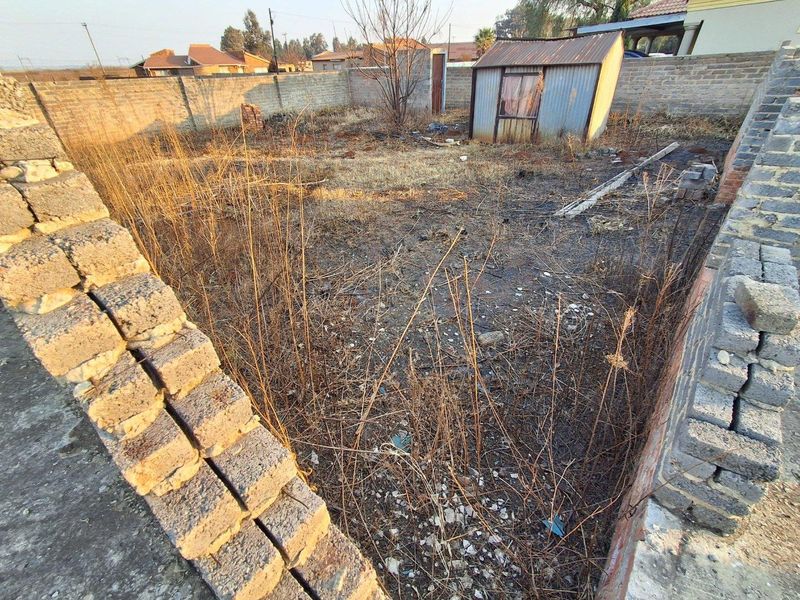 Bargain! 1283 Square Meter Vacant Land with Perimeter Walls - Photo 2
