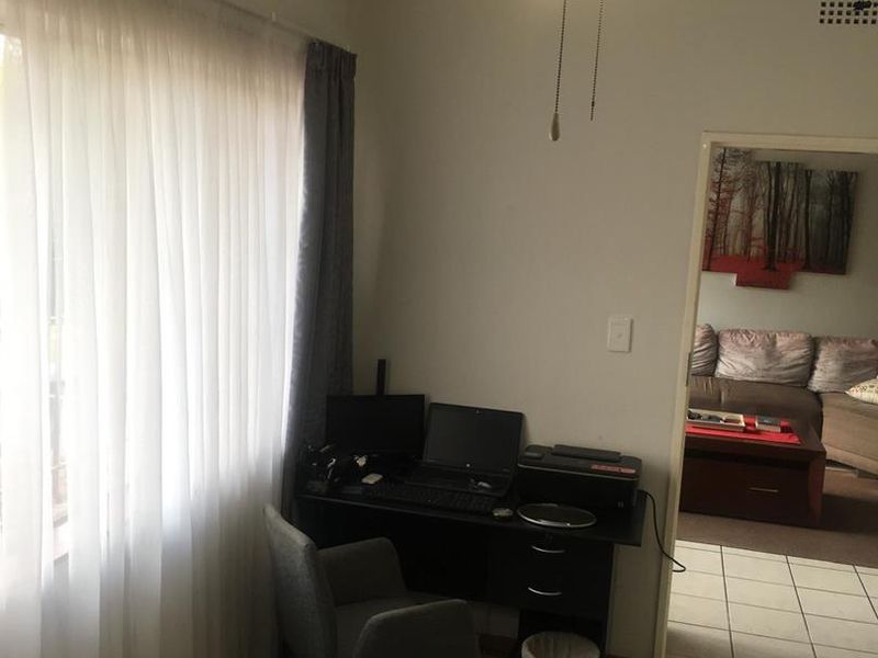 1st floor 3 bedroom apartment in secure complex - Photo 7