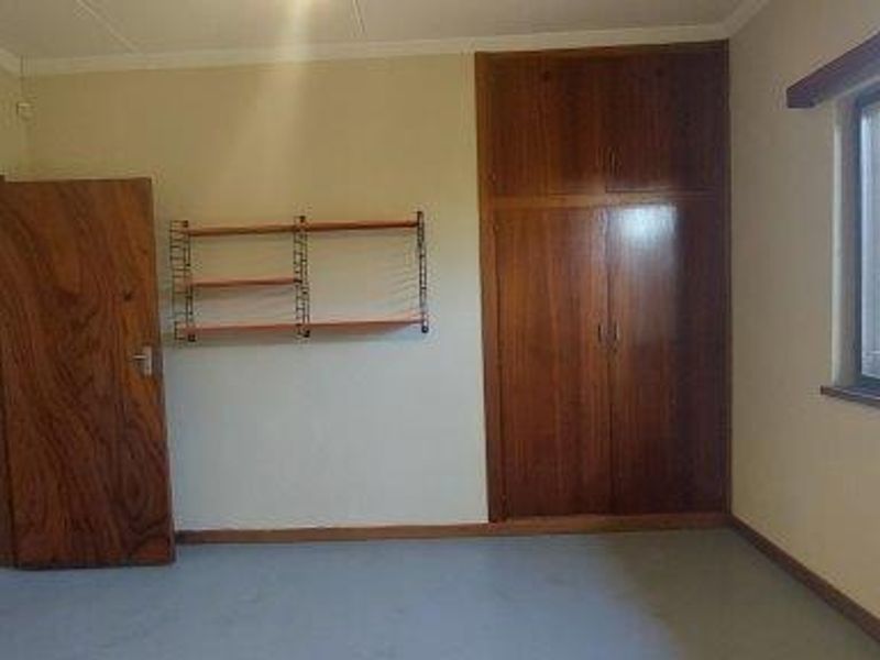 A gem waiting for someone with vision! One street from Lagoon! - Photo 4