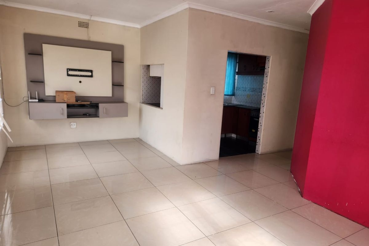 3 Bedroom House for Sale in Bongweni - Photo 5