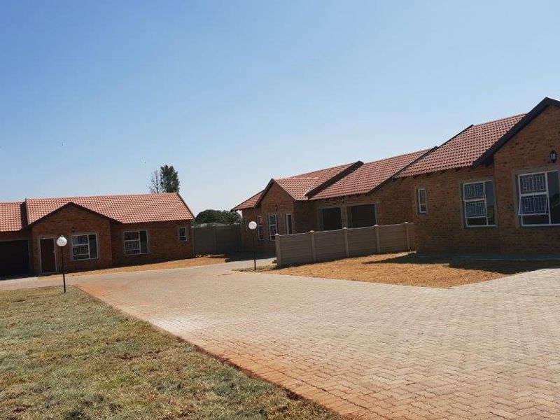 Two Bed Townhouse Riversdale Meyerton - Photo 10