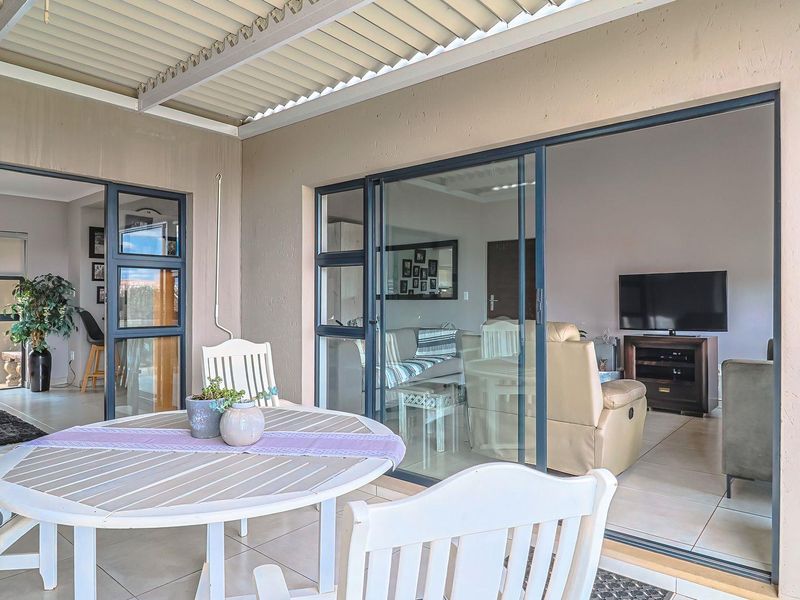 Modern convenience and natural tranquility - Photo 8