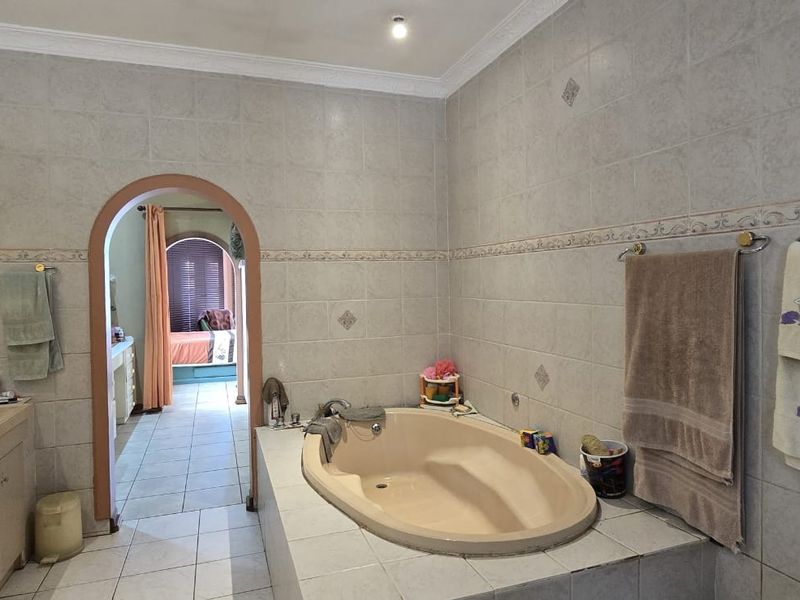 6 Bedroom house for sale in Amandasig - Photo 2