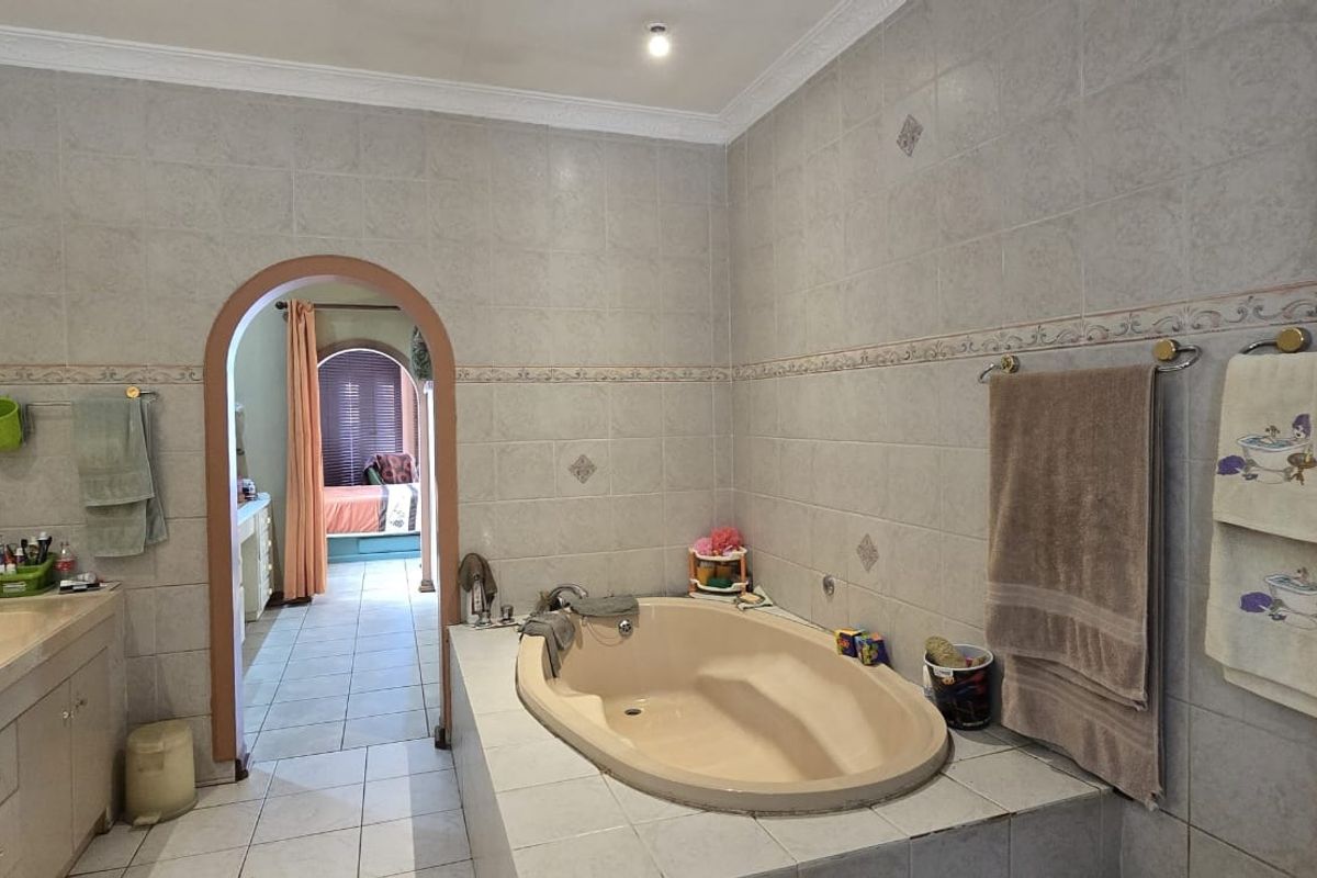6 Bedroom house for sale in Amandasig - Photo 2