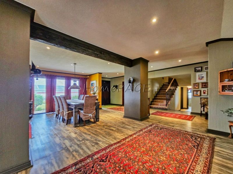 Central Walvis Bay:  BEAUTIFUL, VERY SPACIOUS 5 Bedr home, IN A SOUGHT AFTER POSITION, is for Sale - Photo 8