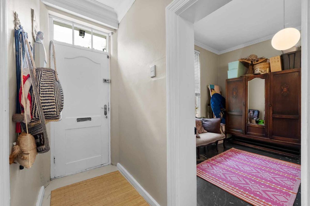 Serene home on the slopes of Signal Hill - Photo 5