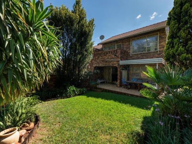 3 Bedroom Family Home in a Secure Glenvista Gardens Complex - Photo 1
