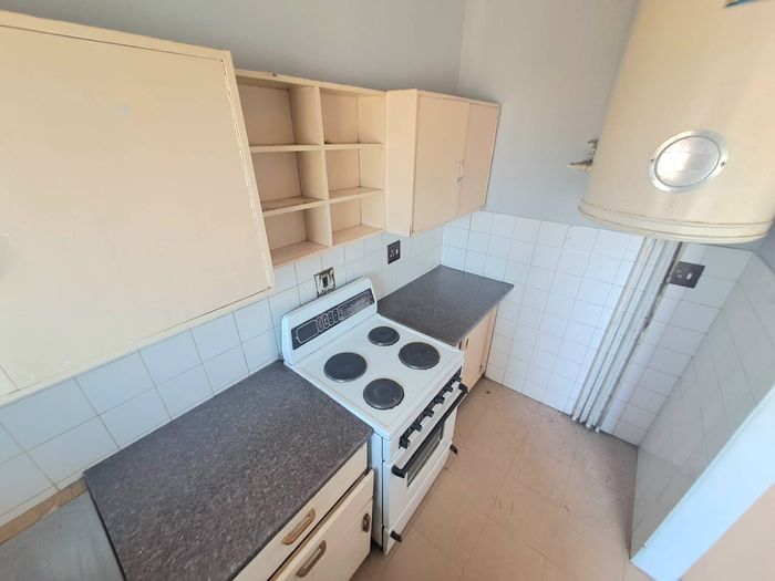 Property #2566704, Apartment For Sale in Silverton