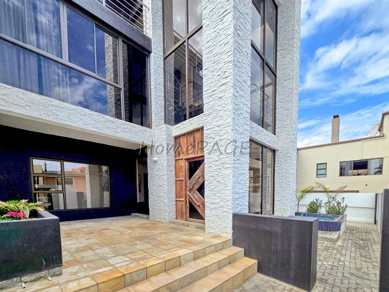 Long Beach, Proper, Walvis Bay: 4 Bedr Contemporary home is for Sale - Photo 2