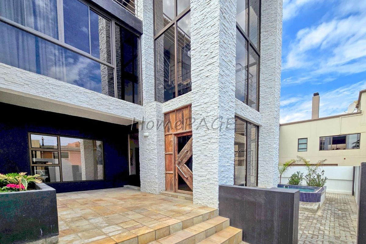 Long Beach, Proper, Walvis Bay: 4 Bedr Contemporary home is for Sale - Photo 2