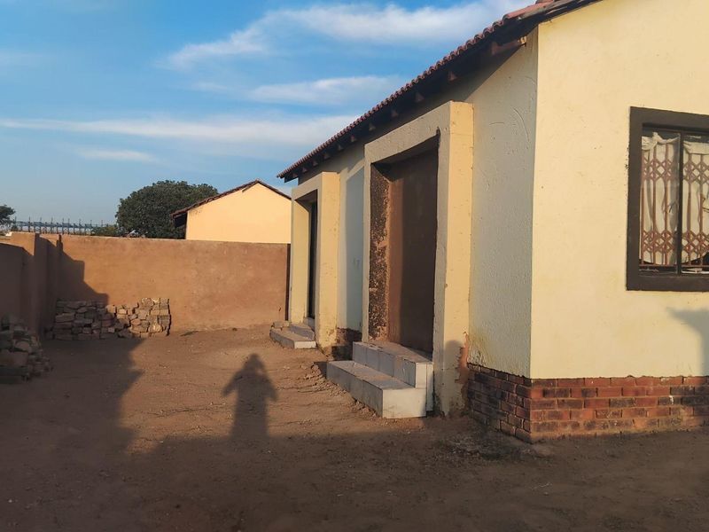2 Bedroom House For Sale in Mabopane Unit S - Photo 3