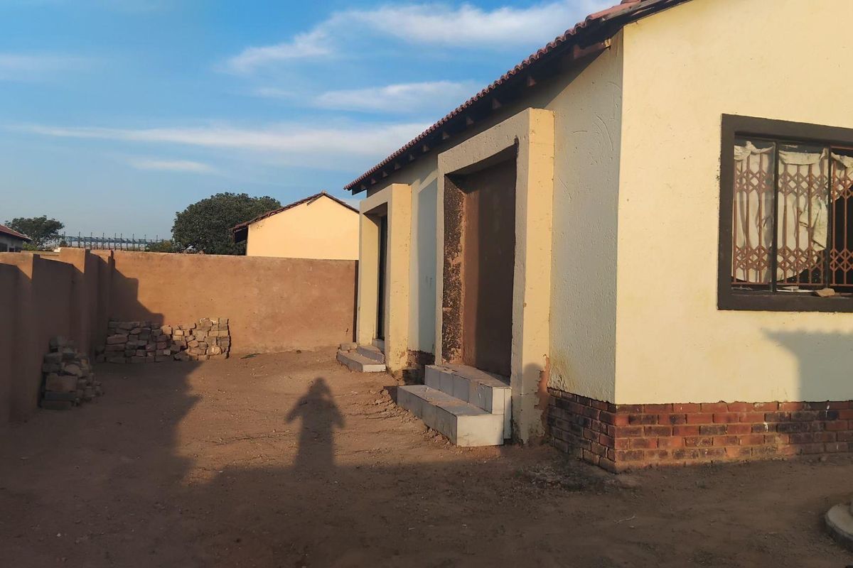 2 Bedroom House For Sale in Mabopane Unit S - Photo 3