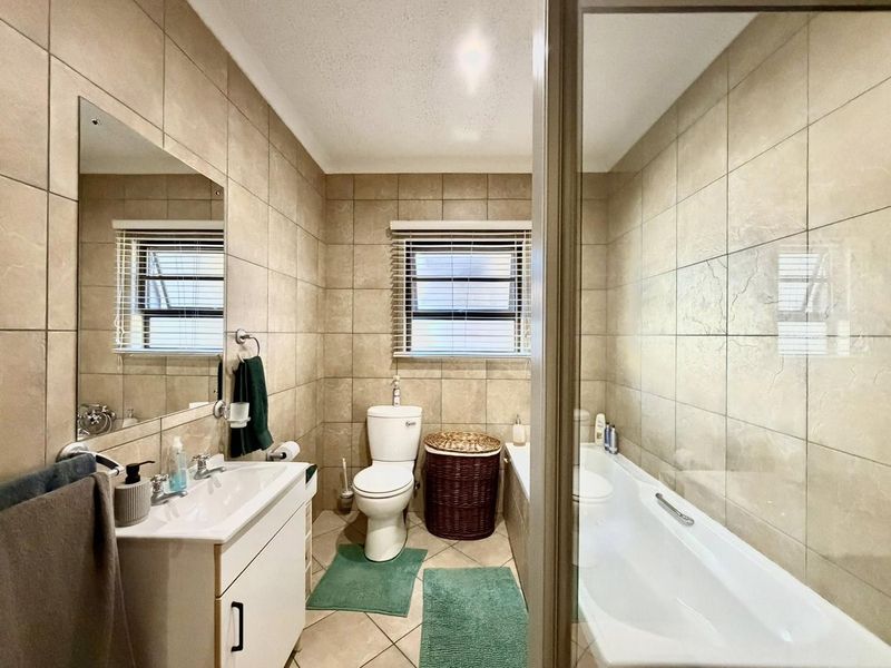 4 Bedroom House FOR SALE in Windhoek Country Club Estate - Photo 10