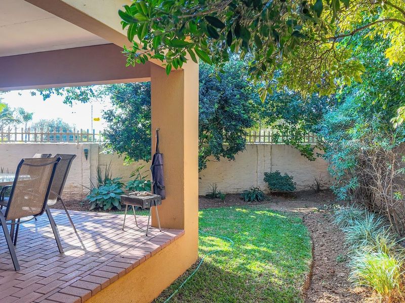 A spacious 2-bedroom freehold cluster home situated in a secure estate in  Douglasdale. - Photo 3