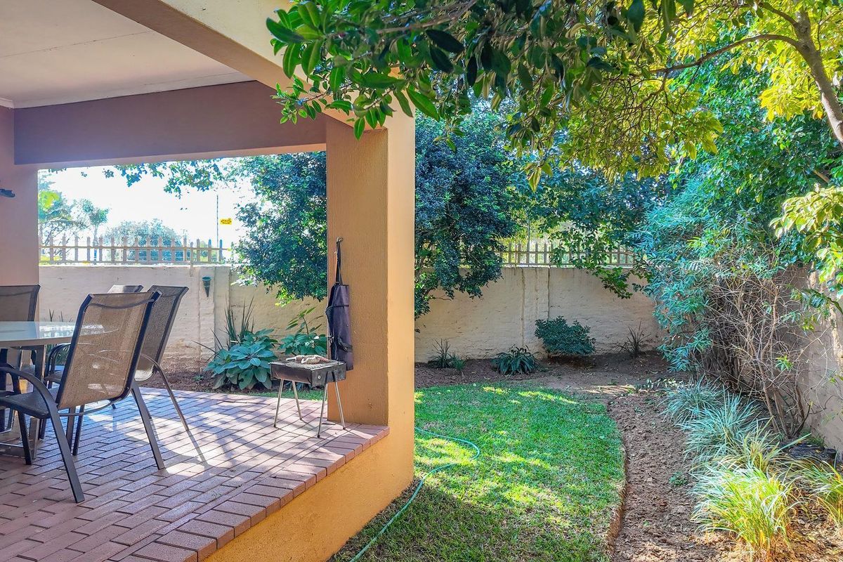 A spacious 2-bedroom freehold cluster home situated in a secure estate in  Douglasdale. - Photo 3