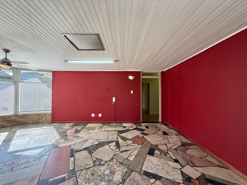 Freestanding Office Space To Let in a Prime Greenside Location - Photo 2