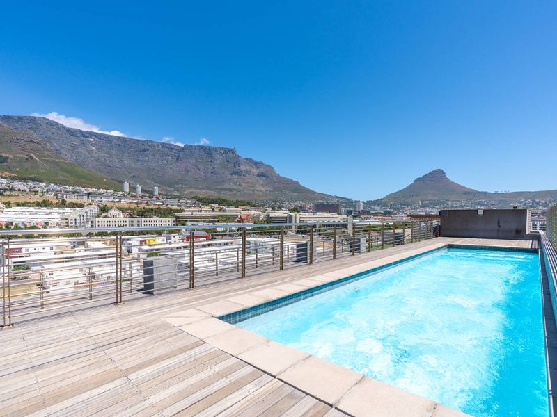Easy living in the CBD, ideal for a young professional couple or 2 varsity students. - Photo 2