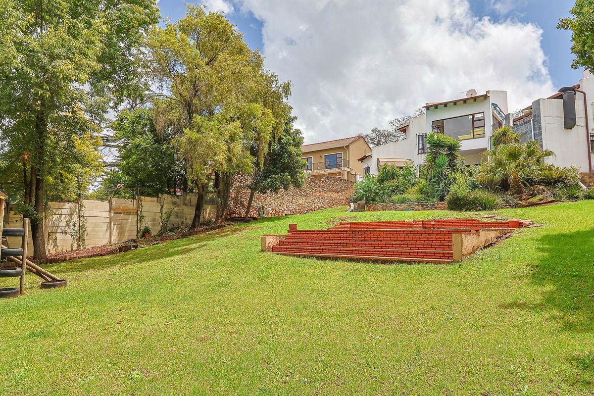 5 Bedroom Home with Incredible view in Northcliff - Photo 2