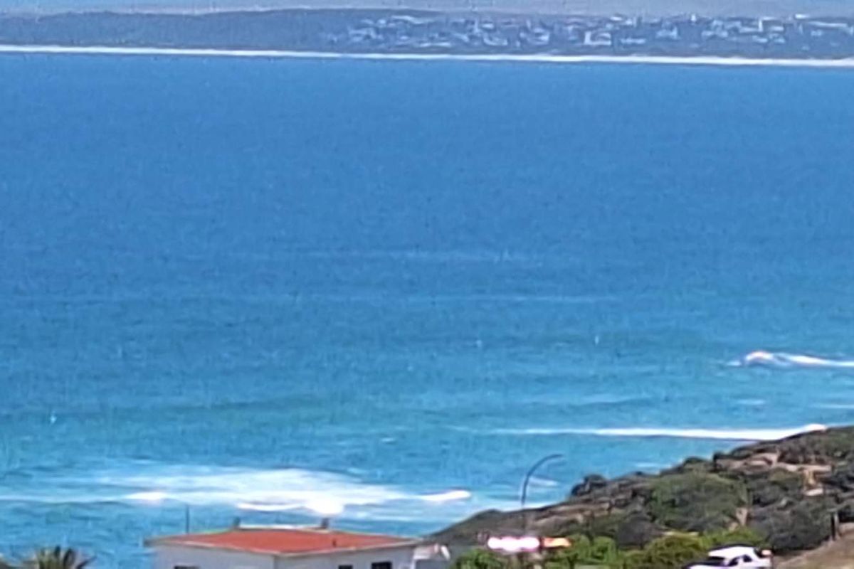 Prime Coastal Canvas: 990m2 with Unobstructed Ocean Views - Photo 2