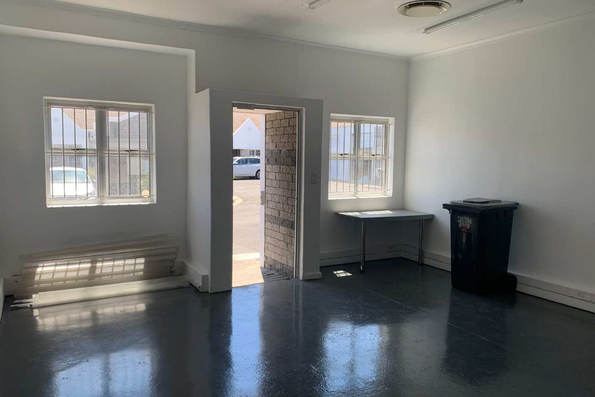 Prime Location: Office or Industrial Space for Lease - Photo 4