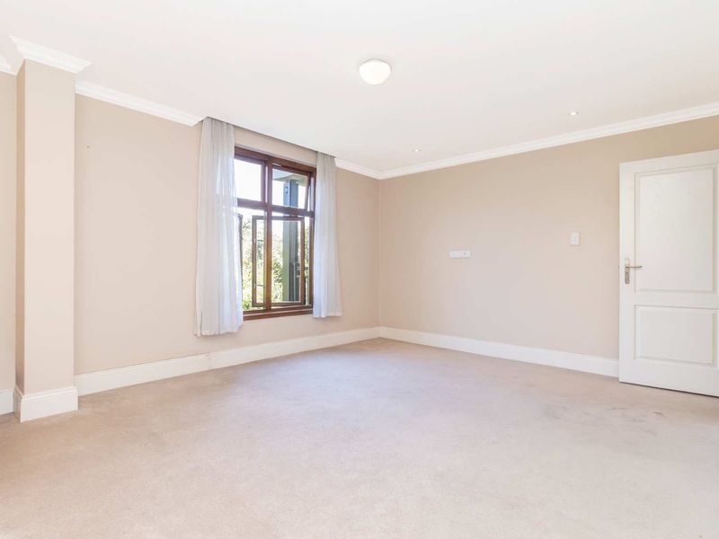 GRAND, STYLISH APARTMENT IN A PRESTIGEOUS MATURE LIFESTYLE COMMUNITY - Photo 6