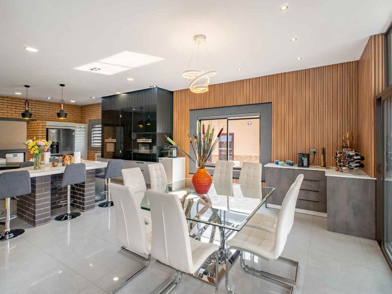 4 Bed Luxurious house for Sale in Carlswald North Estate - Photo 10