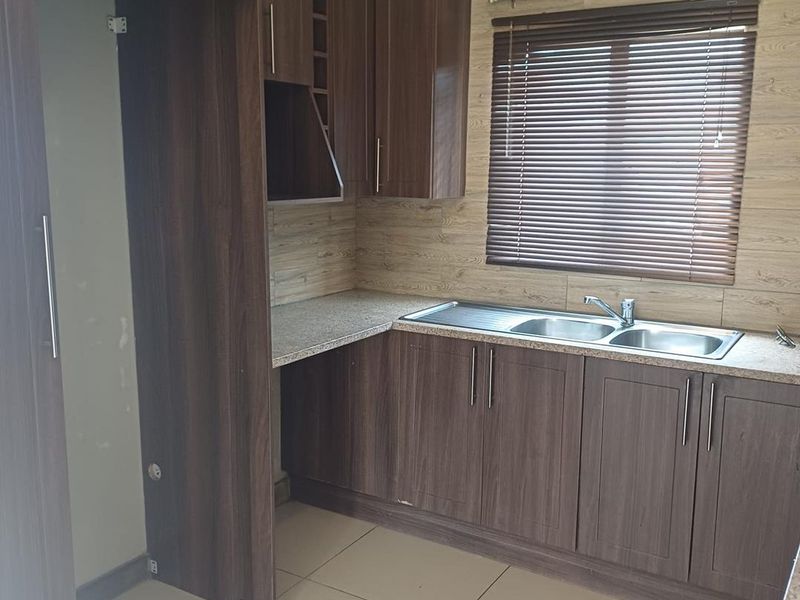 2 Bedroom Apartment To Let - Photo 4