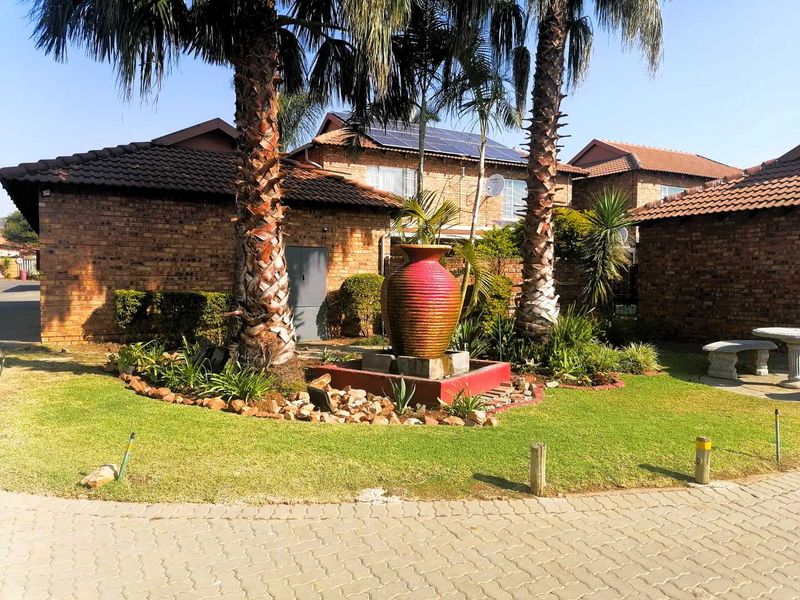 Modern 2-Bedroom Duplex in a Secure Estate – Annlin - Photo 2