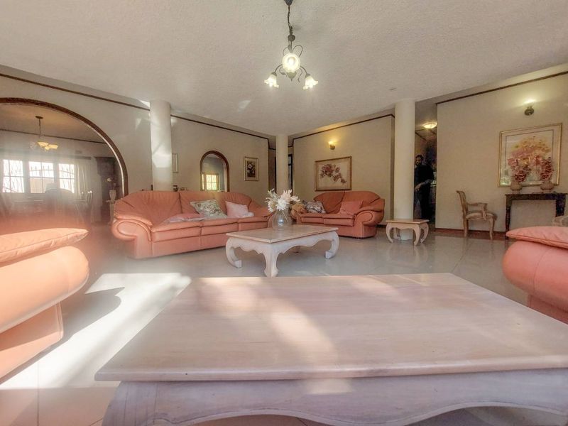 Expansive 4 bedroom home in prime Glen Hills! - Photo 7