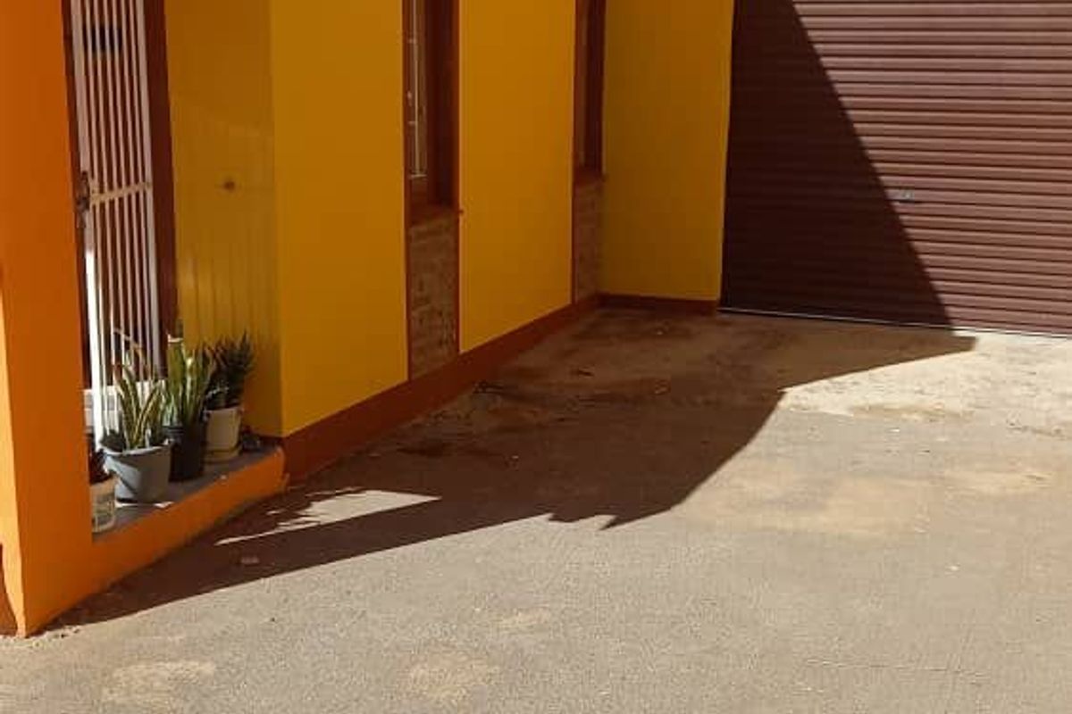 WELL-LOCATED PERFECT STARTER HOME FOR SALE IN KEETMANSHOOP - NAMIBIA - Photo 2