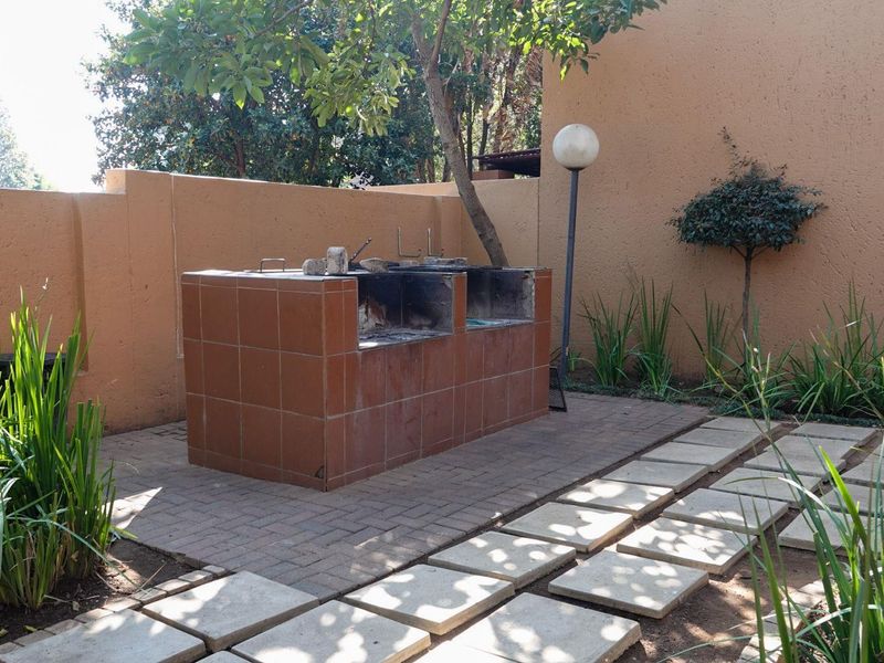 Stunning 1 bed, 1 bath apartment - Photo 4