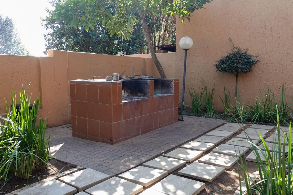 Stunning 1 bed, 1 bath apartment - Photo 4