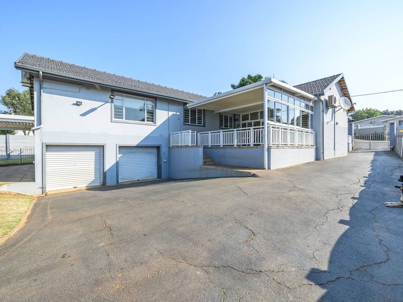 Great home available in prime Glenashley with a great entertainment area and a sea view. - Photo 5