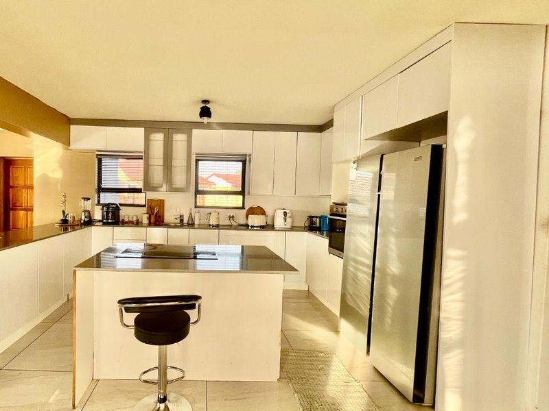 4 Bedroom Double Storey - Photo 4