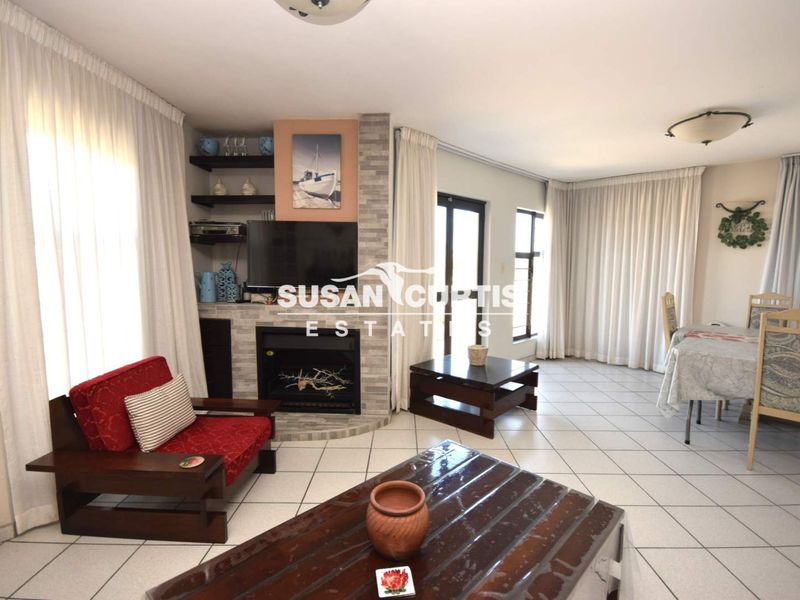 4 BEDROOM TOWNHOUSE IN SWAKOPMUND CENTRAL IS FOR SALE - Photo 2