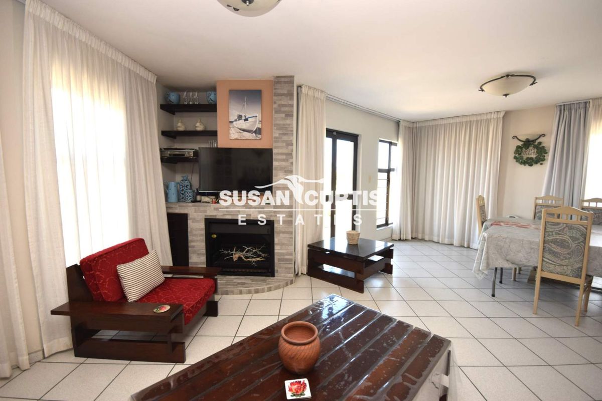 4 BEDROOM TOWNHOUSE IN SWAKOPMUND CENTRAL IS FOR SALE - Photo 2