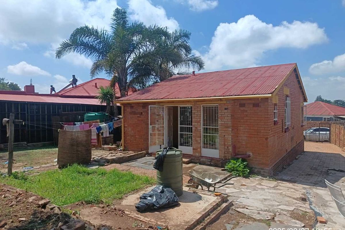 3 Bedroom House For Sale right behind UJ! (ready for students or family) - Photo 2