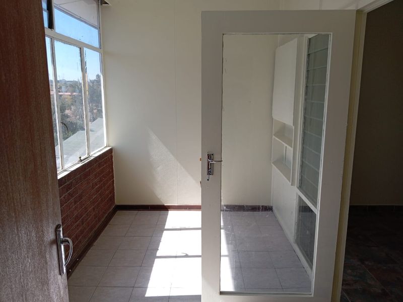 1.5 BEDROOM FLAT TO RENT IN SUNNYSIDE - Photo 7