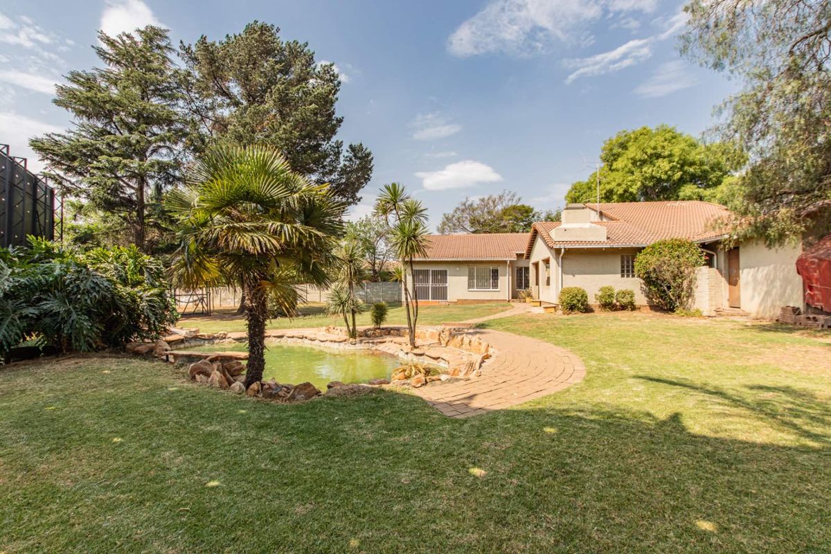 Prime location, fixer upper, lots of great exposure. Opportunity not to be missed - Photo 3