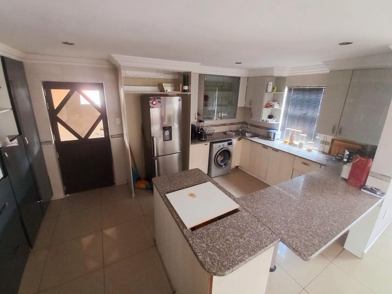 Three Bedrooms house for sale in Elandspoort - Photo 7
