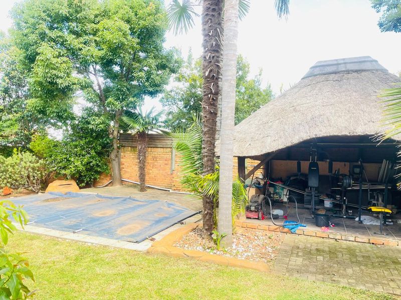 Warm Spacious Family Home!!! - Photo 8