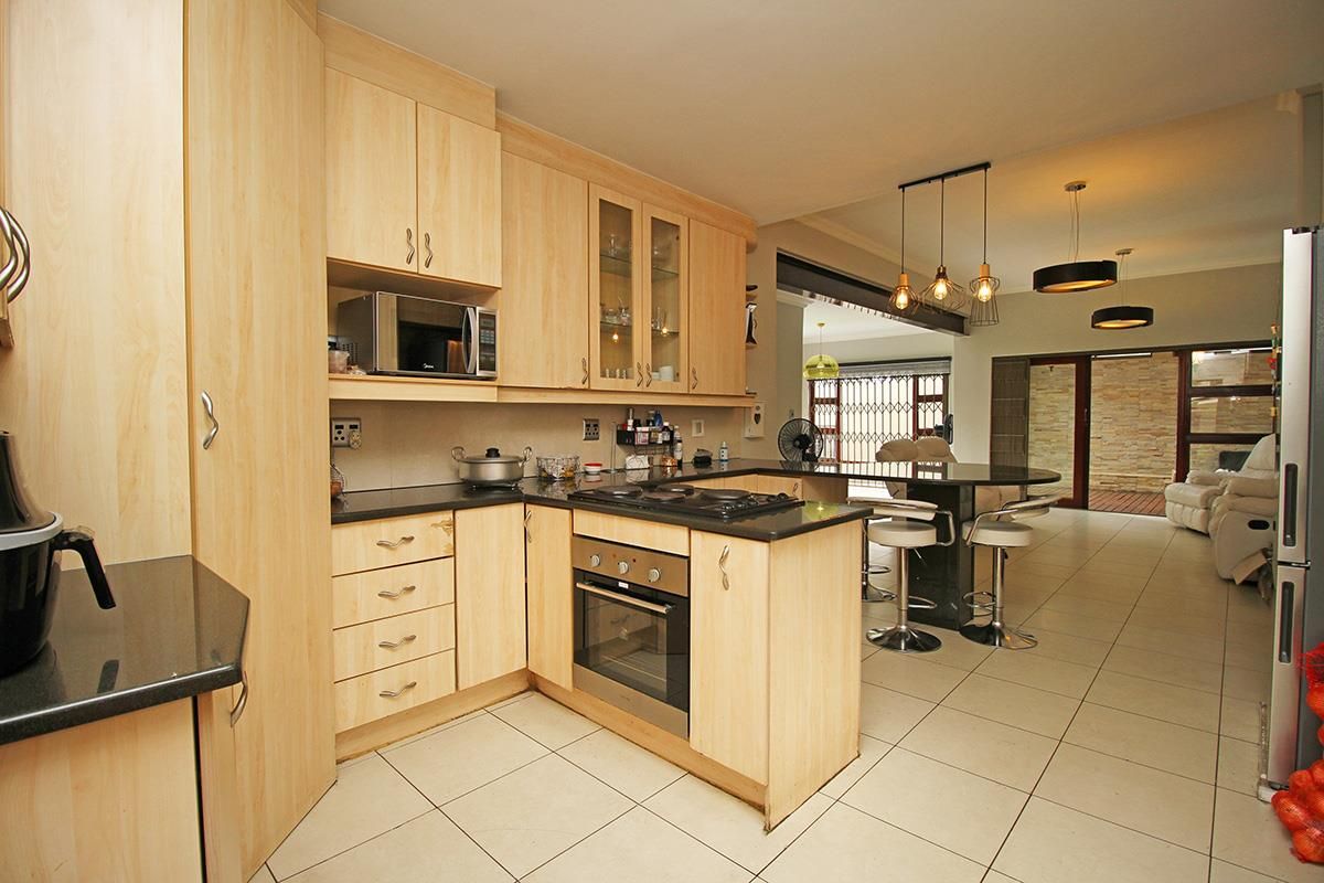 Secure 4-Bed Home with Pool & Sukkah – Low Levy Investment! - Photo 5