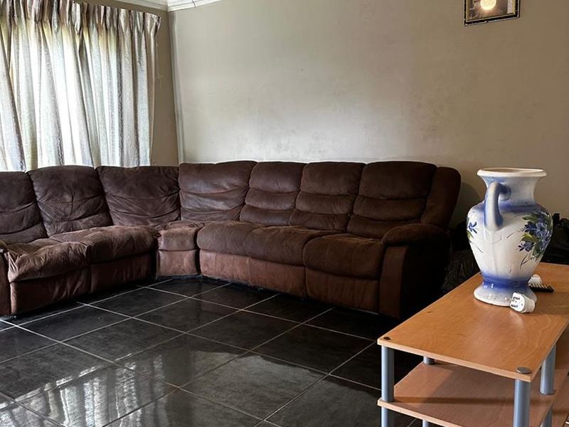 Your Next Home Awaits! 3-Bedroom Rental with En Suite & Garage - Photo 3